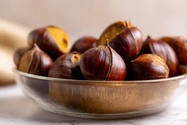 Köstliche, im Airfryer zubereitete heiße Maronen mit perfekter Röstung.
