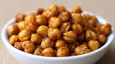 Kräftige Kichererbsen, perfekt knusprig zubereitet im Airfryer.