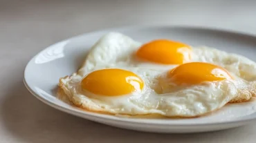 Perfekte Spiegeleier im Airfryer, goldbraun und lecker zubereitet.