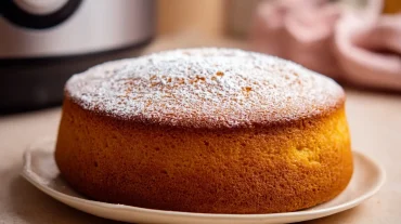 Saftiger Kuchen, der perfekt im Airfryer gelingt - schnell und einfach zubereitet.