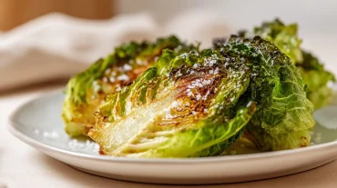 Leckeres Wirsinggemüse, knusprig zubereitet im Airfryer für einen gesunden Genuss.