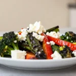 Buntes Gemüse mit Feta, perfekt zubereitet im Airfryer für ein gesundes und schmackhaftes Gericht.