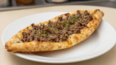 Leckeres Lahmacun im Airfryer, perfekt knusprig und voll von Geschmack.