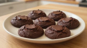 Leckere Schoko-Cookies aus der Heißluftfritteuse, perfekt für Naschkatzen.